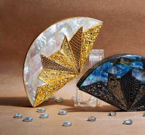 Sac à main en résine de luxe fait à la main, design ange peint à la main, sac de soirée de mariage, avec pierre de coquille naturelle, perle - Product Image 6