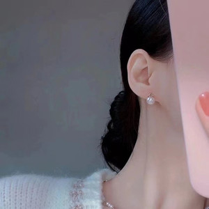 Boucles d'oreilles clous en perles d'eau douce rondes naturelles de 7-8 mm pour femmes, plaquées or 14 carats, lumière intense, simples et tempérées - Product Image 4