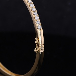 Brazaletes de Diamantes Moissanite de Alta Calidad, Chapados en Oro Blanco, Elegantes para Fiestas, Joyería para Mujer Disponible para la Venta - Product Image 2