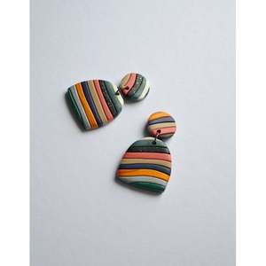 Boucles d'oreilles en résine de créateur faites à la main, finition de luxe, artisanat artistique, style moderne, accessoires de mode durables en cristal - Product Image 6