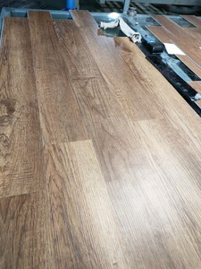 Revêtement de sol en vinyle SPC écologique ANZ, 4-8 mm, imperméable, revêtement UV |   Utilisation en supermarché de villa |   Système de pose par clipsage pour planches larges - Product Image 2