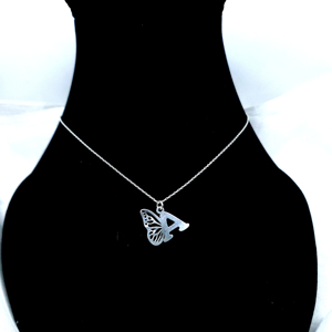 Collar Personalizable Unisex Minimalista con Inicial de Mariposa en Plata de Ley 925 y Moissanita - Product Image 1