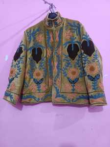 Chaqueta Bordada Suzani de Terciopelo Hecha a Mano - Product Image 3