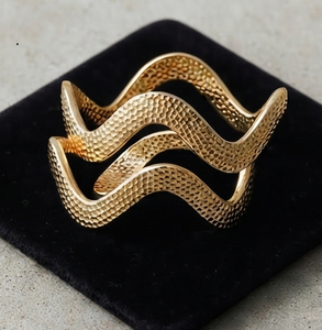 Metal <b>Accessories</b> Unique Style Gold Wavy Metal Napkin Ring Table Decoration Elegant Wedding Banquet <b>Birthday</b> Party Napkin Ring - Product Image 1