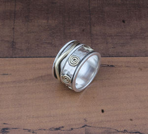 Anillo de Estilo Vintage con Incrustaciones de Plata 925, Engaste de Bisel, Acabado Texturizado, Diseño de Cruz Simple para Hombre, Idea de Regalo para Fiesta, Anillo de Bodas - Product Image 2