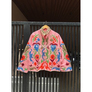 เสื้อแจ็คเก็ตผ้าฝ้ายสีชมพูปักลายดอกไม้ คอจีน ปักมือ สำหรับผู้หญิง สไตล์โบฮีเมียนชิค สำหรับฤดูใบไม้ผลิ ความยาวปกติ แขนยาวเต็มตัว - Product Image 1