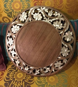 Plateau arabe en bois artisanal de qualité supérieure avec incrustations de nacre, fini à la main, pour servir lors des repas - Product Image 2