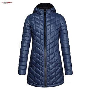 Vêtement d'hiver long matelassé léger et imperméable pour femmes, manteau long matelassé pour femmes, vente en gros - Product Image 1