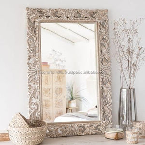 Miroir à cadre en bois de style ferme à forte demande pour les couloirs et la décoration de la salle de bain disponible à la vente - Product Image 2
