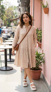 Robe midi décontractée en lin et coton avec col, manches trois quarts, ourlet évasé, détails boutonnés, couleur unie, coupe ample, pour l'été - Product Image 4