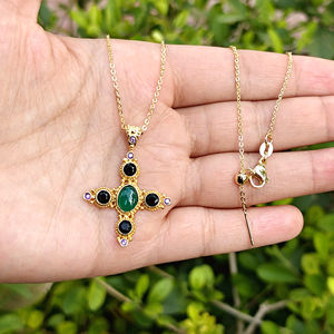 Collar con Colgante de Cruz Bizantina Chapado en Oro de 18k, Estilo Vintage, con Piedra Ovalada de Ónix Verde y Pequeñas Circonitas, Joyería de Regalo - Product Image 2
