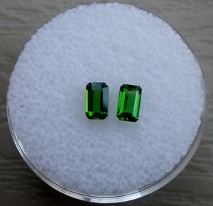 Par de Piedras Preciosas Sueltas de Diópsido de Cromo Verde Esmeralda Facetadas de 5x3mm - Product Image 4