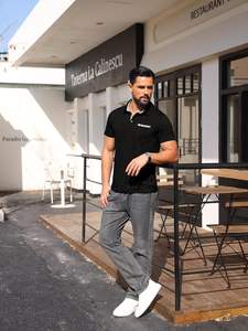 เสื้อยืดผู้ชายผ้าโพลีเอสเตอร์ถักเนื้อแน่น แห้งเร็ว เนื้อผ้านุ่ม ทรงพอดีตัว ระบายอากาศได้ดี เหมาะสำหรับใส่ทุกวัน - Product Image 5