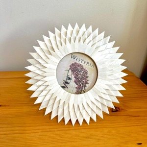Cadre photo rond décoratif en os incrusté fait main, motif soleil éclatant, support photo mural étoilé, décoration murale artisanale pour la maison - Product Image 5