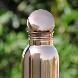 Bouteille en cuivre martelé traditionnelle pour l'hydratation quotidienne, bouteille à boire réutilisable pour le bien-être, la restauration et les voyages - Product Image 5