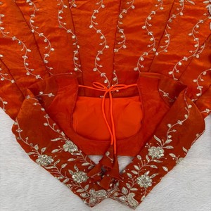 Conjunto Anarkali de Seda VASTRA COTTAGE con Dupatta con Lentejuelas y Pantalón de Micro Algodón, Completamente Cosido, para Fiestas y Eventos Étnicos - Product Image 5