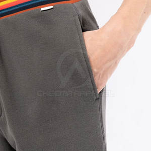 Pantalón de corte regular para hombre, estilo moderno con bolsillos laterales, ideal para uso diario y cómodo para llevar todo el día. - Product Image 6