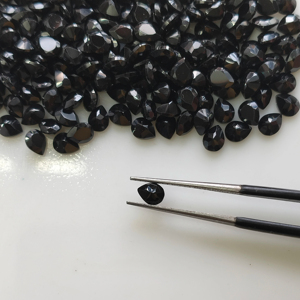 Espinela Negra Natural 5x4MM Corte Pera, Gema Suelta de la Mejor Calidad para la Fabricación de Joyas - Product Image 2