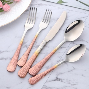 Juego de cubiertos reutilizables para restaurante con mango martillado grueso de oro rosa, juego de cubiertos de boda de acero inoxidable - Product Image 1