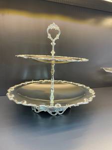 Support à gâteau moderne en métal doré pour la présentation en boulangerie - Product Image 5