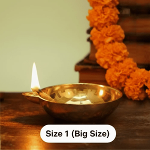 Lampe à huile artisanale en laiton plaqué or, support Diya sur piédestal, porte-mèche allongé, impression numérique pour la décoration de la maison, du temple et de Diwali - Product Image 3