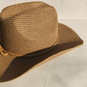 Sombrero Vaquero Clásico de Fieltro de Lana de Alta Calidad con Ala Ancha Estilo Cattleman para un Look Profesional de Vaquero y Uso Diario al Aire Libre - Product Image 4