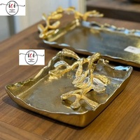 Luxuriöses gegossenes Esstisch-Set mit Serviergeschirr, Tablett, Schüssel, Serviettenhalter, ovalen, runden, quadratischen und rechteckigen Tabletts mit Griffen