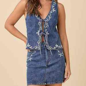 Chaleco sin mangas personalizado de verano con correa frontal y bordado, fabricación de tops de mezclilla para mujer - Product Image 6