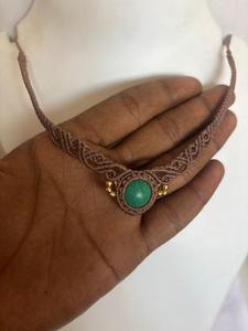 Collier ras du cou en macramé turquoise fait main, vente en gros, perles de laiton tissées style bohème, fournisseur de bijoux fantaisie en pierres précieuses - Product Image 2