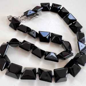 Collar de cuentas negras con corte princesa, hecho a mano, ecológico, de resina, personalizado, para el Día de San Valentín, Navidad, joyería de moda. - Product Image 3