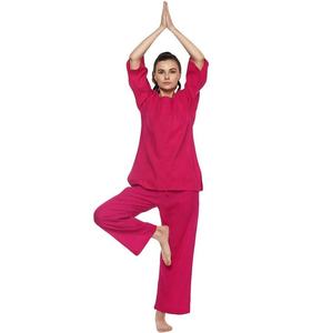 Cómoda ropa de yoga fucsia con mangas que detallan dos bolsillos laterales y pantalones elásticos tejidos cintura natural ecológica - Product Image 1