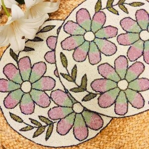 FAIZA CRAFT Mantel individual cuadrado hecho a mano con cuentas y patrón de remolinos dorados, con bordado de punto de cruz y costura. - Product Image 6