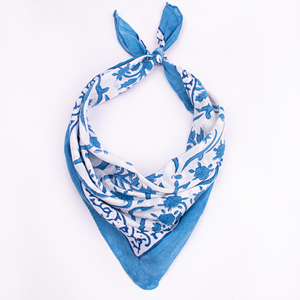 Pañuelo Cuadrado de Algodón con Diseño Floral Azul y Blanco Craftjaipur, Transpirable, Informal, para Primavera/Verano, con Patrón Floral, Ecológico - Product Image 3