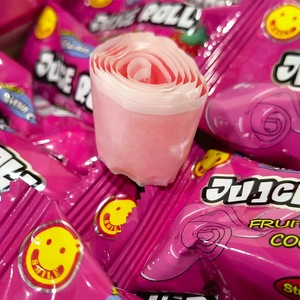 TikTok Vente Chaude Roll up Everything Bonbons Halal Saveur De Fraise Gelée Gommes 18g Jus De Fraise Fruité Roll - Product Image 3