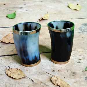 Vaso de chupito artesanal de cuerno de buey vikingo con acabado de alto brillo y borde metálico a precio económico - Product Image 1