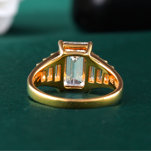 แหวนหมั้นเพชรทรงเหลี่ยมมรกต 3.01 กะรัต ทองคำขาว 14K พร้อมเพชรทรงบาแกตต์ด้านข้าง VS1 VVS1 คุณภาพดี สำหรับงานแต่งงาน - Product Image 4