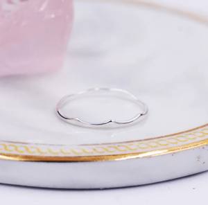 Anillo Ondulado de Plata de Ley, Anillo Delgado y Delicado, Anillo Apilable, Anillo con Diseño de Ola - Product Image 4