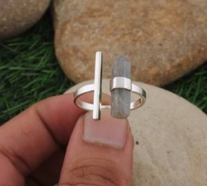 Anillo Minimalista de Calcedonia Natural Aqua, Plata de Ley 925, Piedra en Punta, Regalo de Boda, Anillo Clásico con Engaste de Bisel para Mujer - Product Image 1