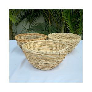 Bandejas redondas de ratán ecológicas en un tejido bicolor blanco y marrón - Product Image 1