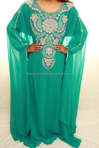 Caftan aux couleurs attrayantes pour jeunes femmes musulmanes avec des perles élégantes sur le devant - Product Image 3