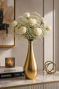 Vase de table en métal martelé finition cuivre – Récipient floral à accent or rose brillant pour les détaillants de boutiques - Product Image 2