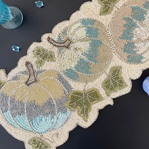 Camino de Mesa Bordado a Mano con Forma Personalizada, Diseño Floral Verde Azulado de Estilo Lujoso, Duradero, Ecológico y Ligero, Ali Fashion - Product Image 5
