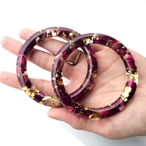 Brazalete de Resina Artístico Hecho a Mano - Joyería Tradicional de Moda para Fiestas, para el Día de San Valentín y Navidad - Product Image 2