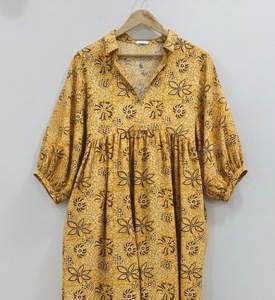 Robe midi formelle à col en V, 100 % coton, imprimée à la main, écologique, respirante, à manches bouffantes, motif floral, coupe trapèze simple et naturelle - Product Image 5