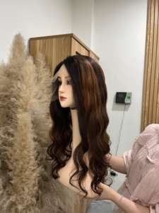 Perruque pleine dentelle effet piano - Couleur tendance du moment en cheveux vierges vietnamiens - Cheveux alignés aux cuticules pour une beauté sublime - Product Image 3