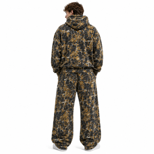 Conjuntos de sudaderas con capucha de camuflaje de alto rendimiento, estilo oversize y corte holgado, con estampado de camuflaje forestal personalizado en toda la prenda, y joggers de pierna ancha de felpa de algodón de alto gramaje. - Product Image 3