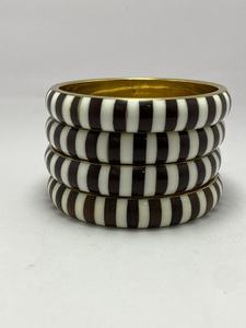 Brazaletes de Resina y Latón a la Moda, Color Rosa y Negro, Ideales para Regalos, Juego de Brazaletes de Resina y Metal Dorado con Color Personalizado - Product Image 2