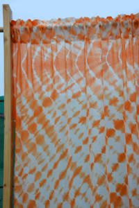Rideau imprimé tie-dye teint à la main en coton naturel, décoration de fenêtre pour chambre, salon, bureau, hôtel - Product Image 2