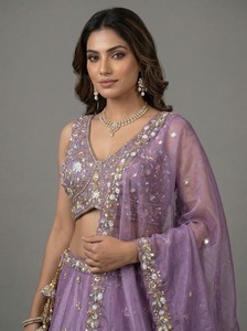 Ensemble Lehenga indien pakistanais en soie brodée rose, longueur au sol, avec blouse sans manches et dupatta, tenue de mariée florale - Product Image 3