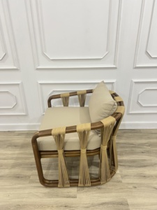 Ensemble de canapé en rotin PE résistant aux UV pour l'extérieur, avec coussin beige non imperméable, design tropical, meubles de jardin durables - Product Image 3